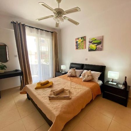 Cozy Poolside Apartment Paphos Luaran gambar