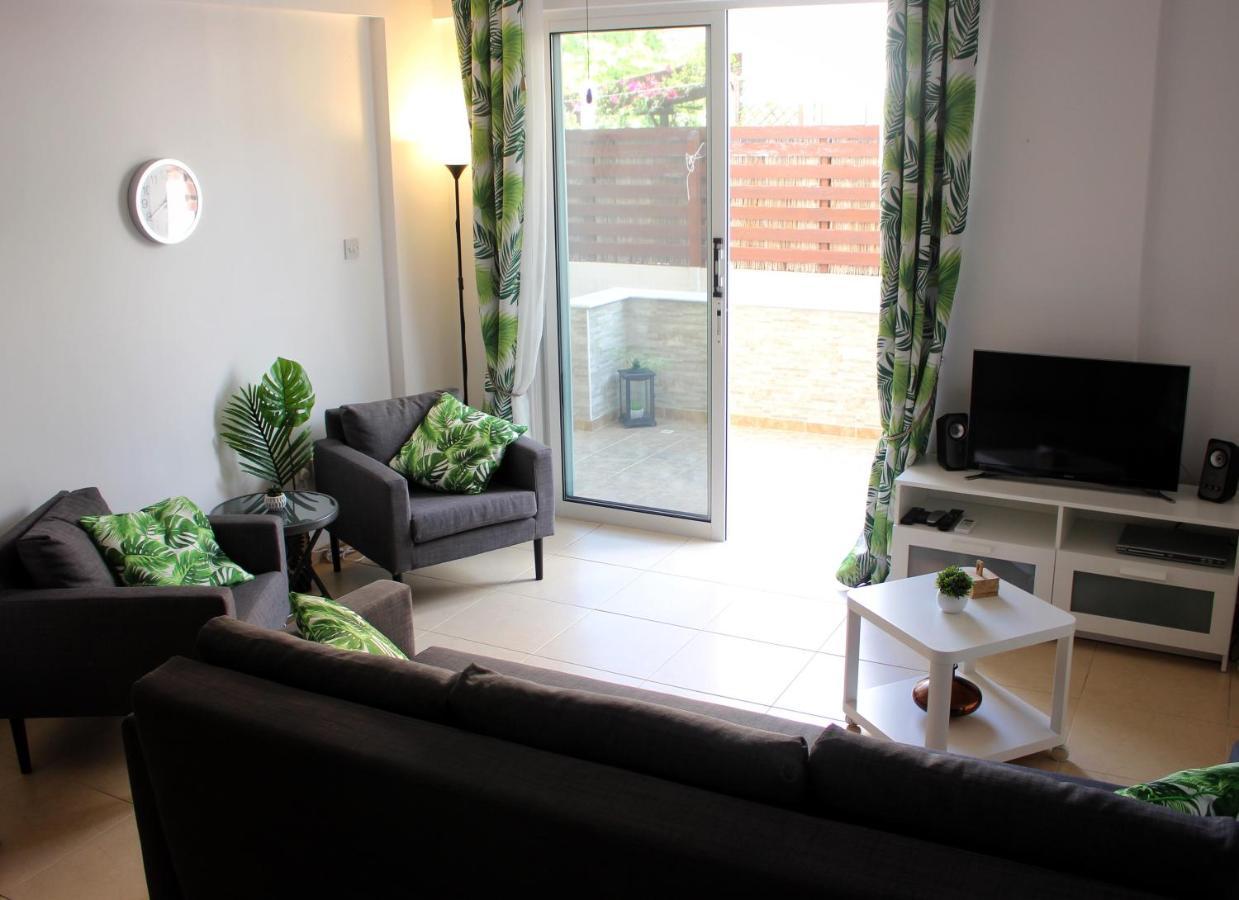 Cozy Poolside Apartment Paphos Luaran gambar