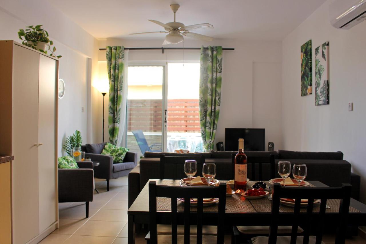 Cozy Poolside Apartment Paphos Luaran gambar