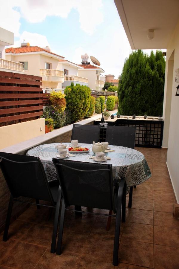 Cozy Poolside Apartment Paphos Luaran gambar