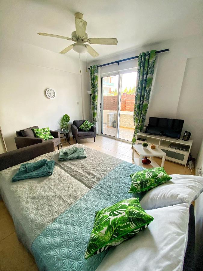 Cozy Poolside Apartment Paphos Luaran gambar