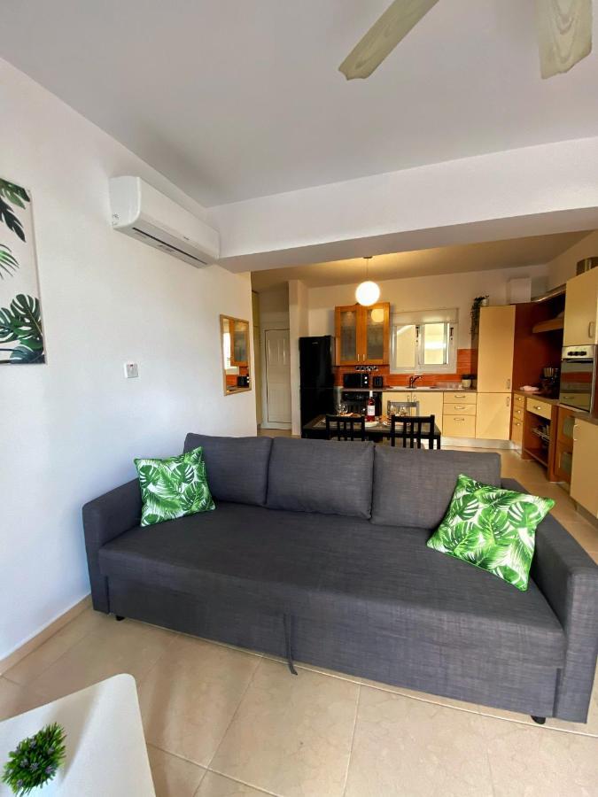 Cozy Poolside Apartment Paphos Luaran gambar