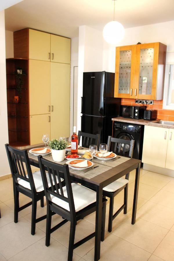 Cozy Poolside Apartment Paphos Luaran gambar