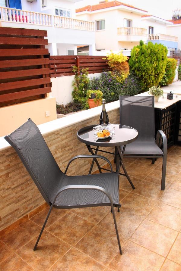 Cozy Poolside Apartment Paphos Luaran gambar